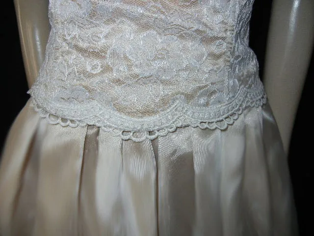 *VINTAGE BARI JAY LACE, APPLIQUE & ORGANZA STRAPLESS EVENING GOWN IN CHAMPAGNE